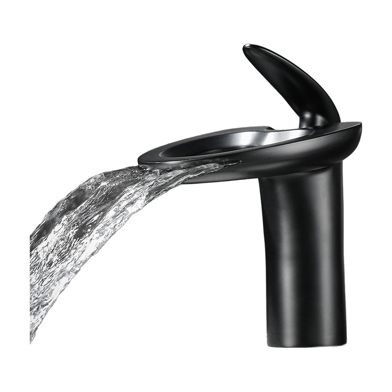 Mitigeur lavabo cascade NOVELLI, coloris noir, sur fond blanc