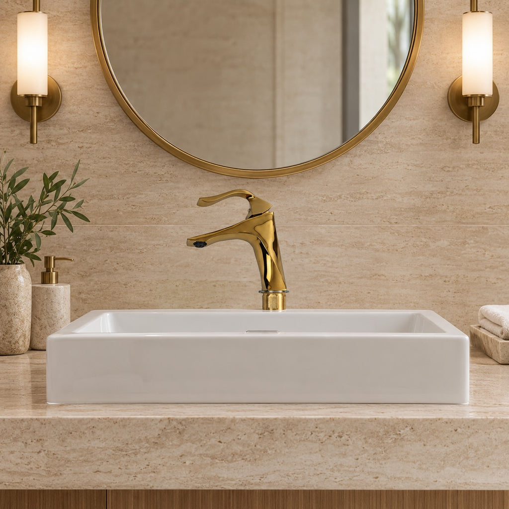 Mitigeur lavabo monocommande SOLENZO vu de face sous un miroir rond, plan en travertin, mise en situation
